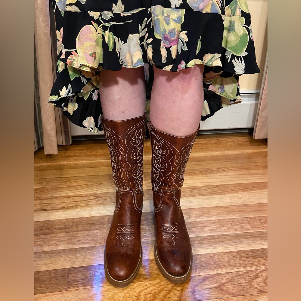 Women’s Cowboys Boots. Full Grain Leather, Intricate Stitching, Inlays, Sz 8M